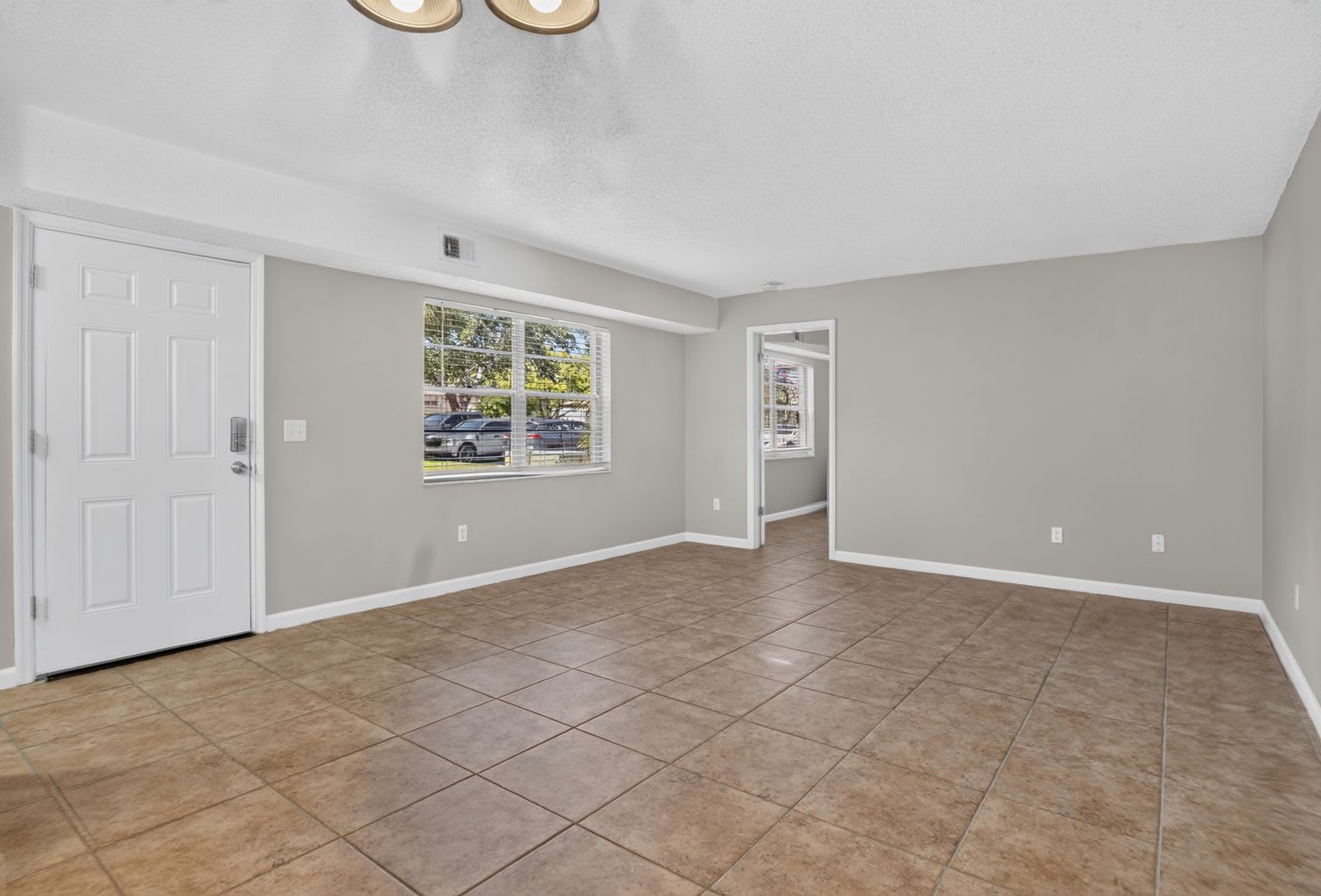 Well Appointed 2 2 1St Floor Condo In Beautiful Winter Garden Available Now – photo 4