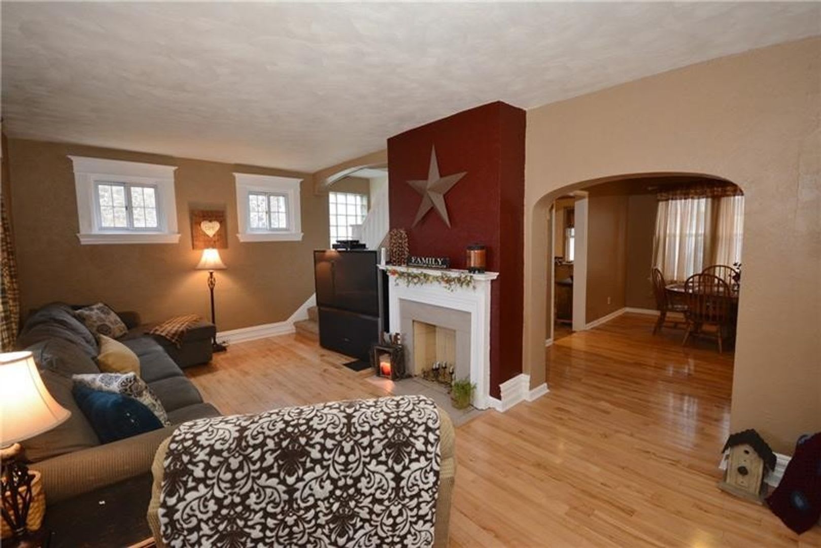 Gorgeous 4 Bedroom Home In The Heart Of Beechview – photo 3