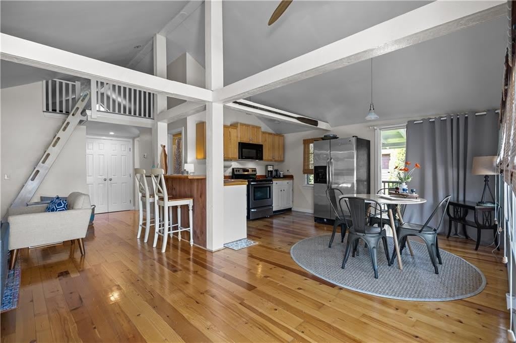 1024 ANTHONY Road – photo 3