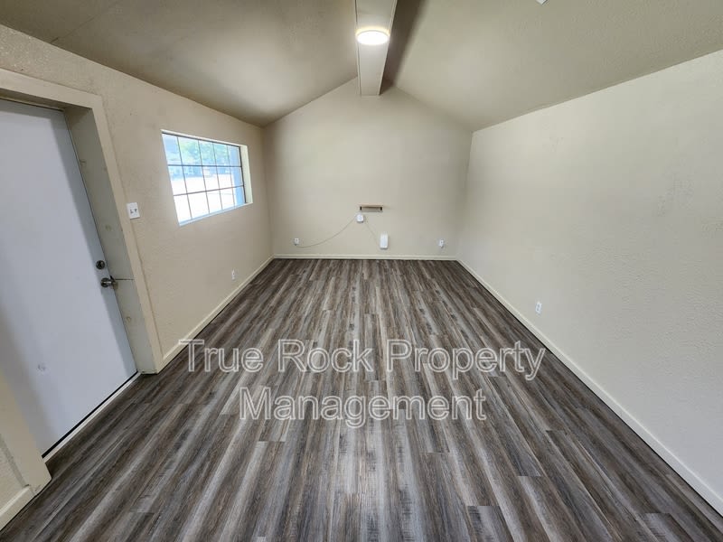 902 West 14Th Street – photo 2