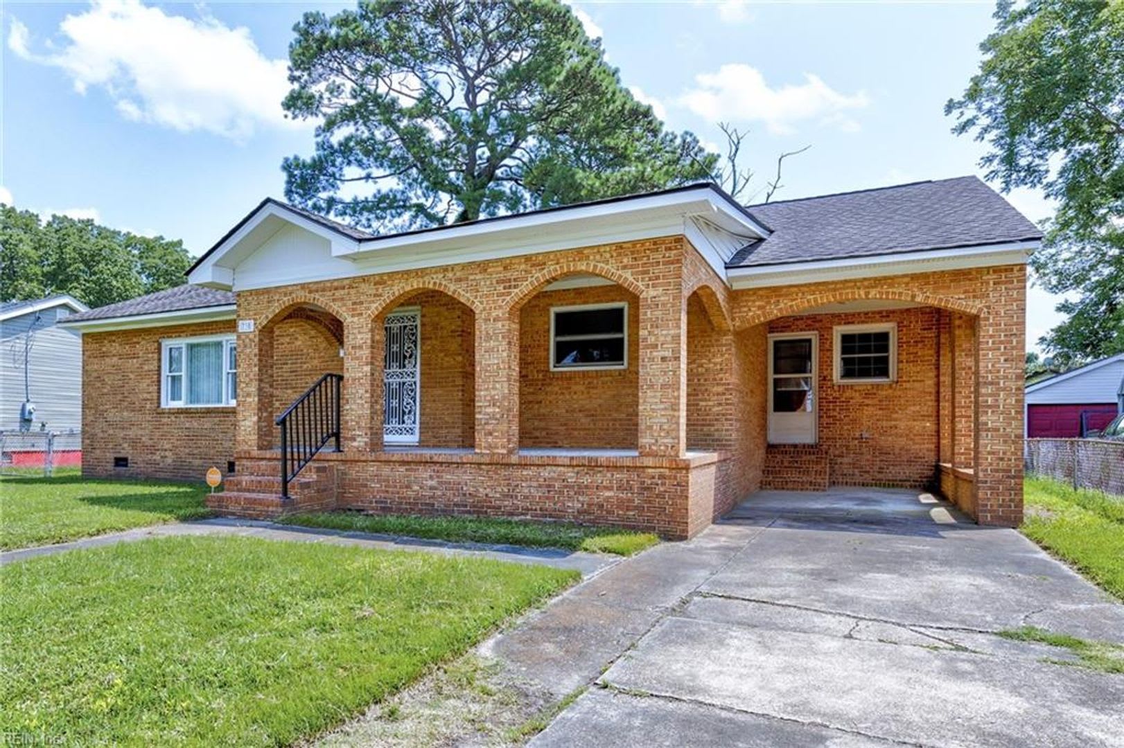 3 bedroom in Cavalier Manor – photo 2