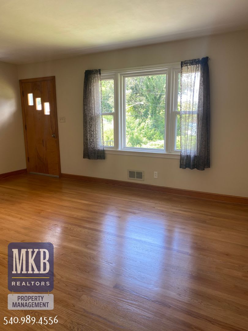 3 Bedroom 2 Bath Brick Ranch- Hidden Valley School Zone – photo 3