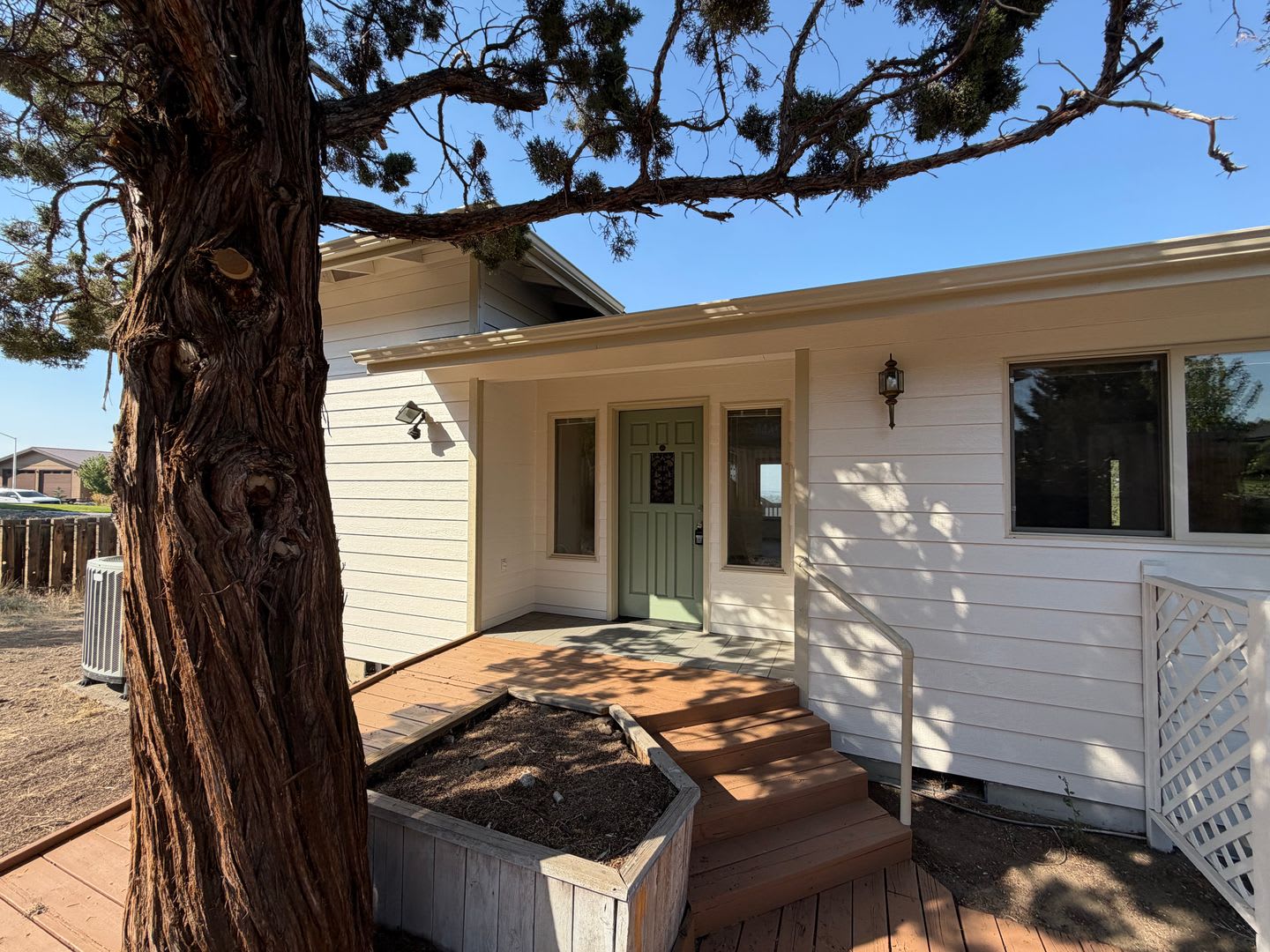 3 Bedroom / 2 Bathroom Home with Large 2 Car garage With Shop Area and RV – photo 5