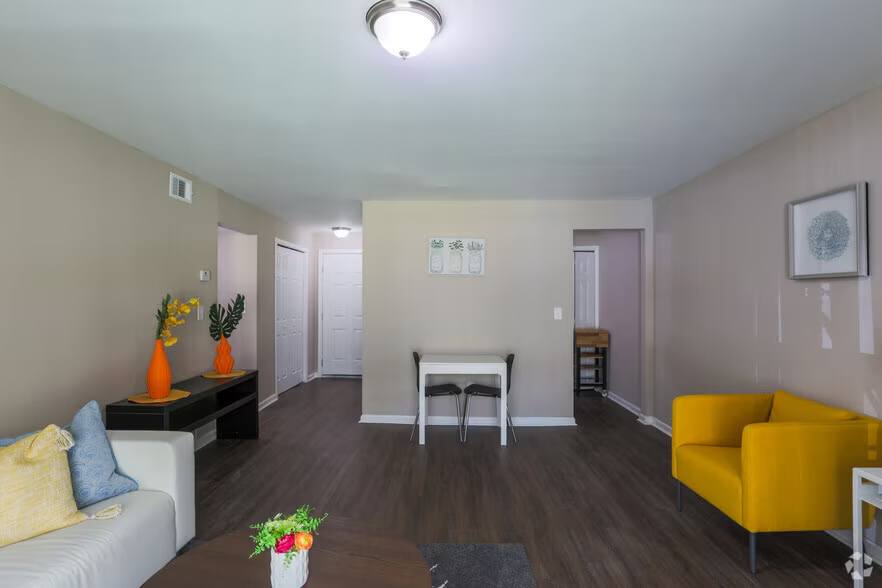 Creekside Apartments – photo 3