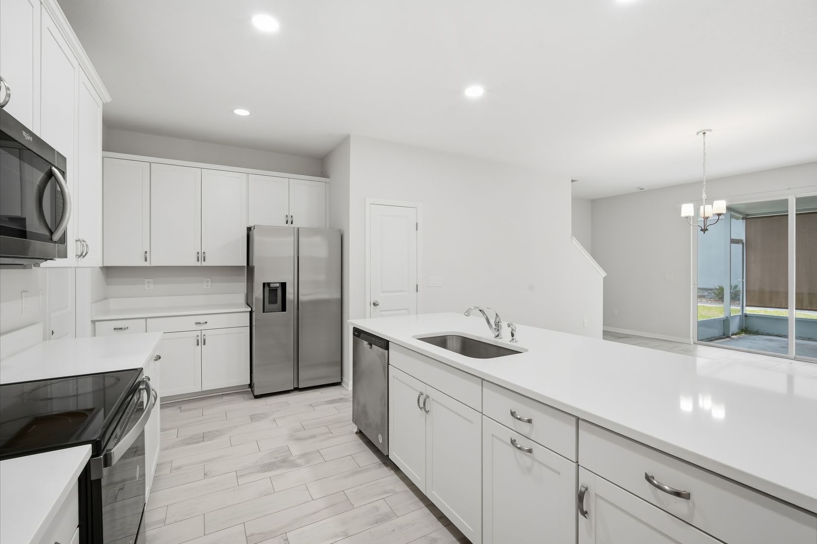 Welcome home to this pristine, never-lived-in townhome! – photo 5