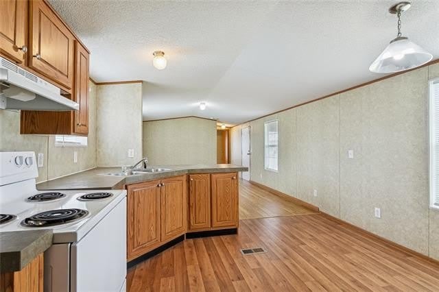 126 ROBERT Street – photo 5