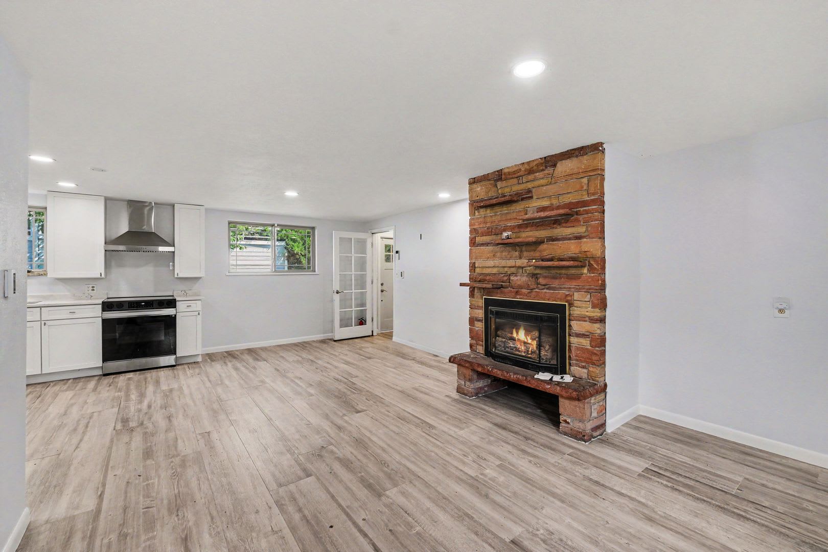Remodeled 4 Bedroom Home On Corner Lot – photo 5