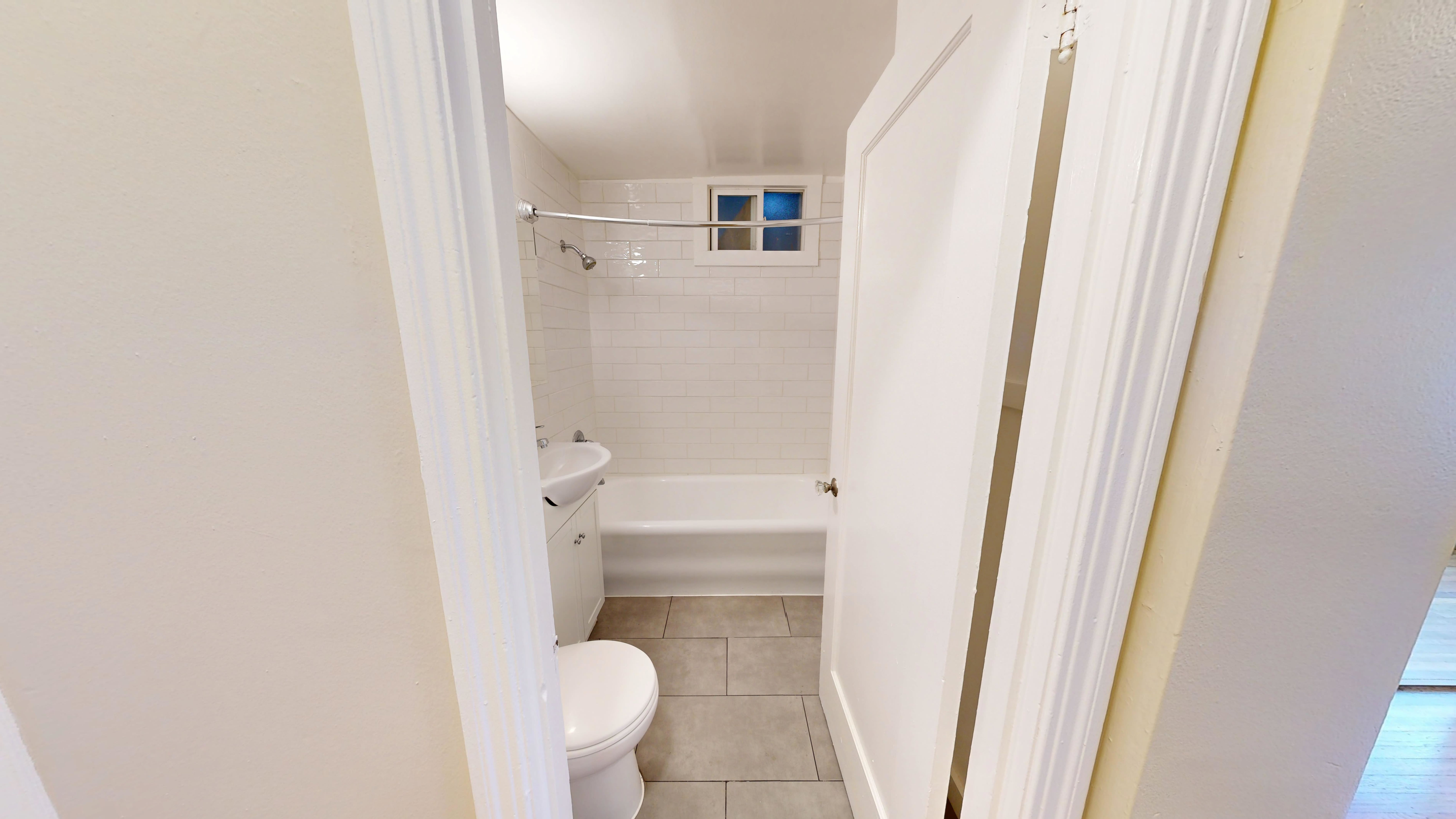 1520 Gough – photo 4