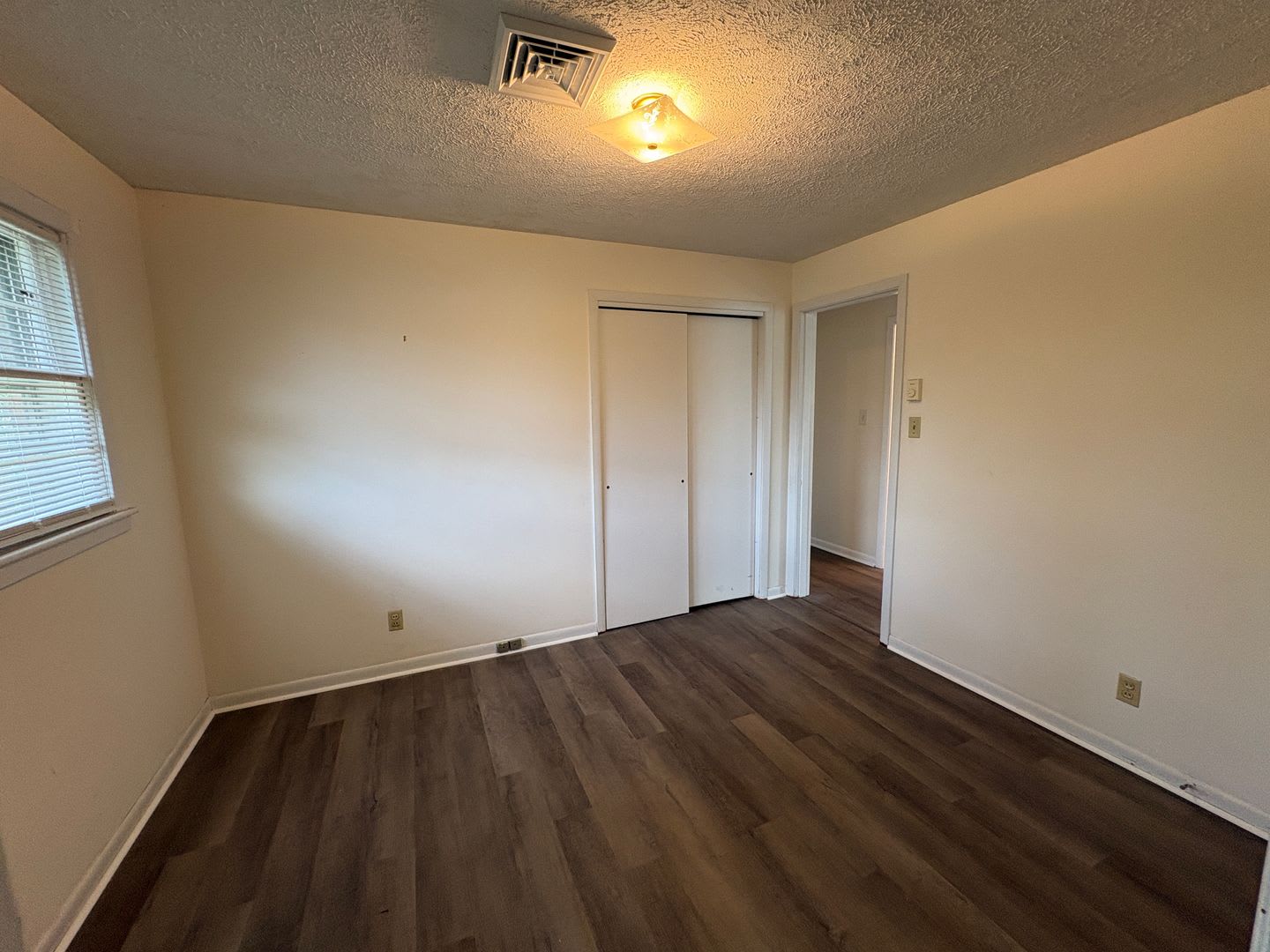 Spacious brick house in Madison Heights – photo 1