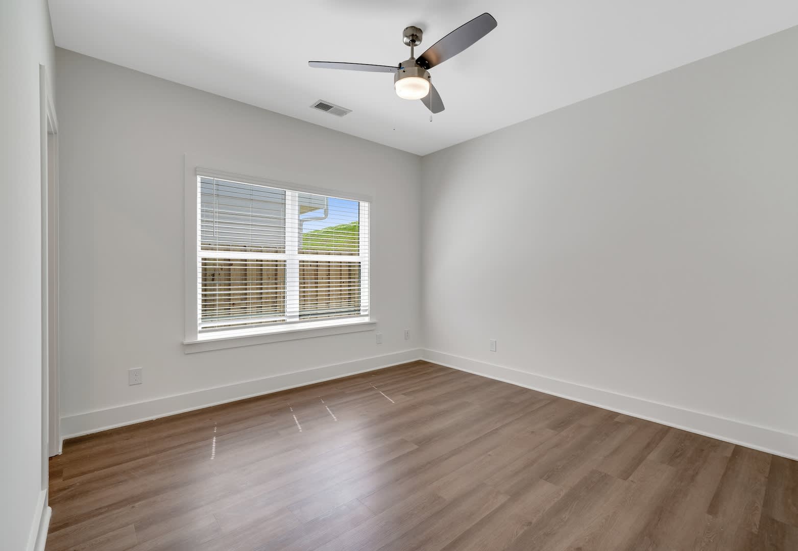 Self Tour This Home in Person with the Rently Tours App! – photo 5