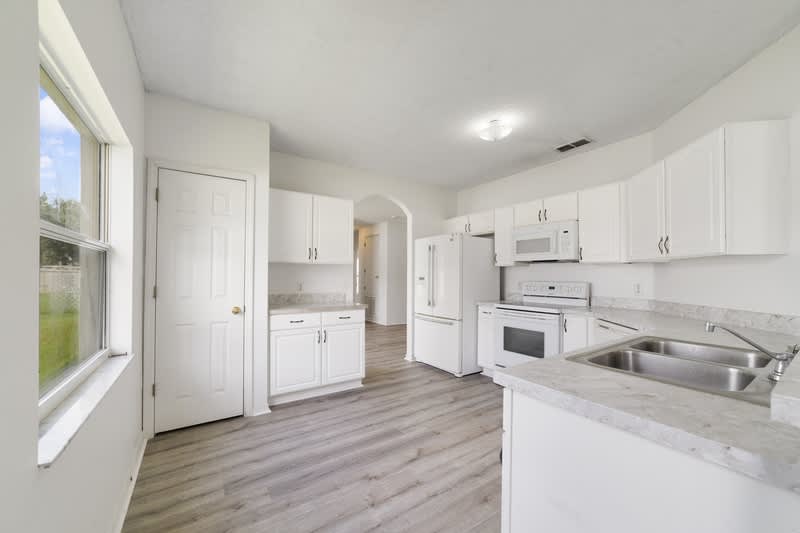566 Hummingbird Ct – photo 3