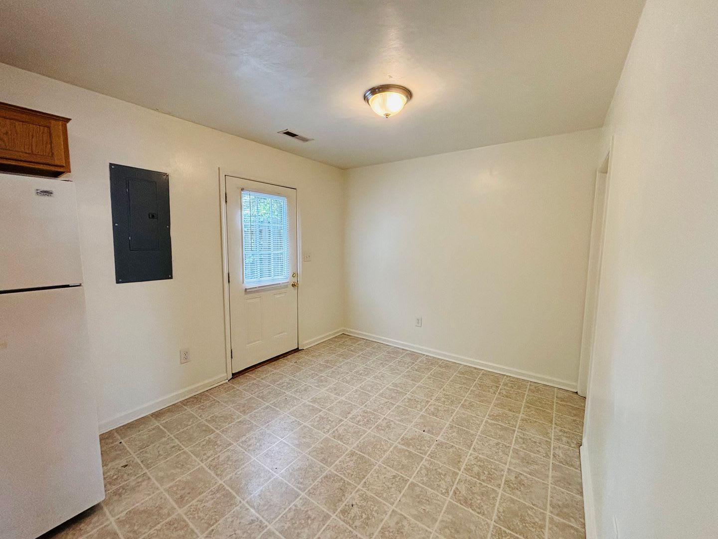 3 Bedroom 2.5 Bathroom Townhouse – photo 5