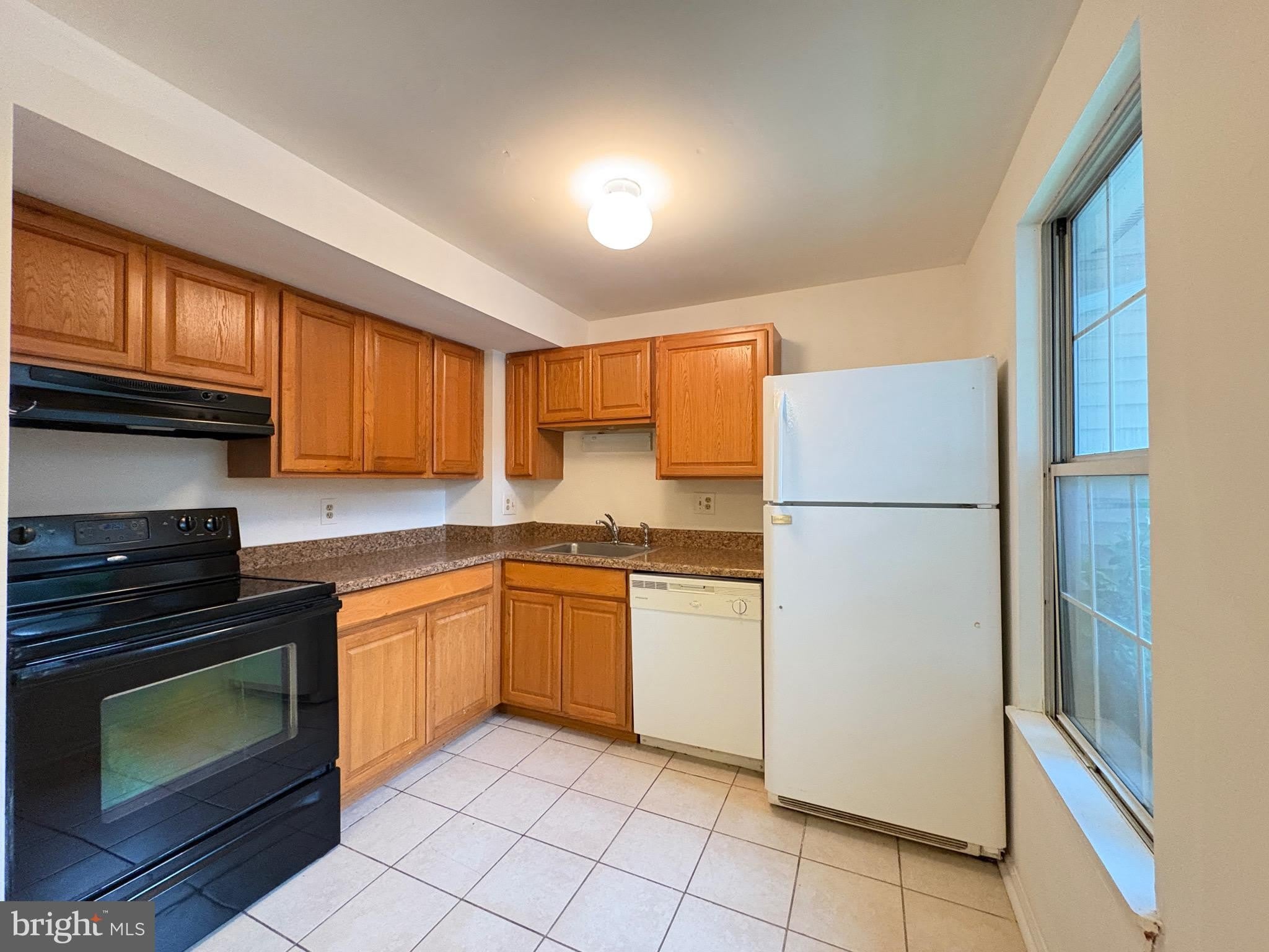 8316 FELSTED Lane – photo 2