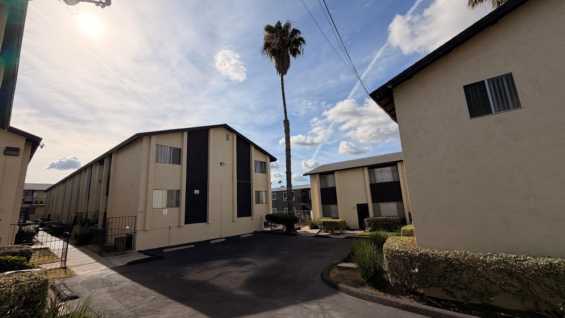 Beautiful Newly Large Renovated Townhouse Units 3BED/2BA. ONE MONTH FREE!!! – photo 4