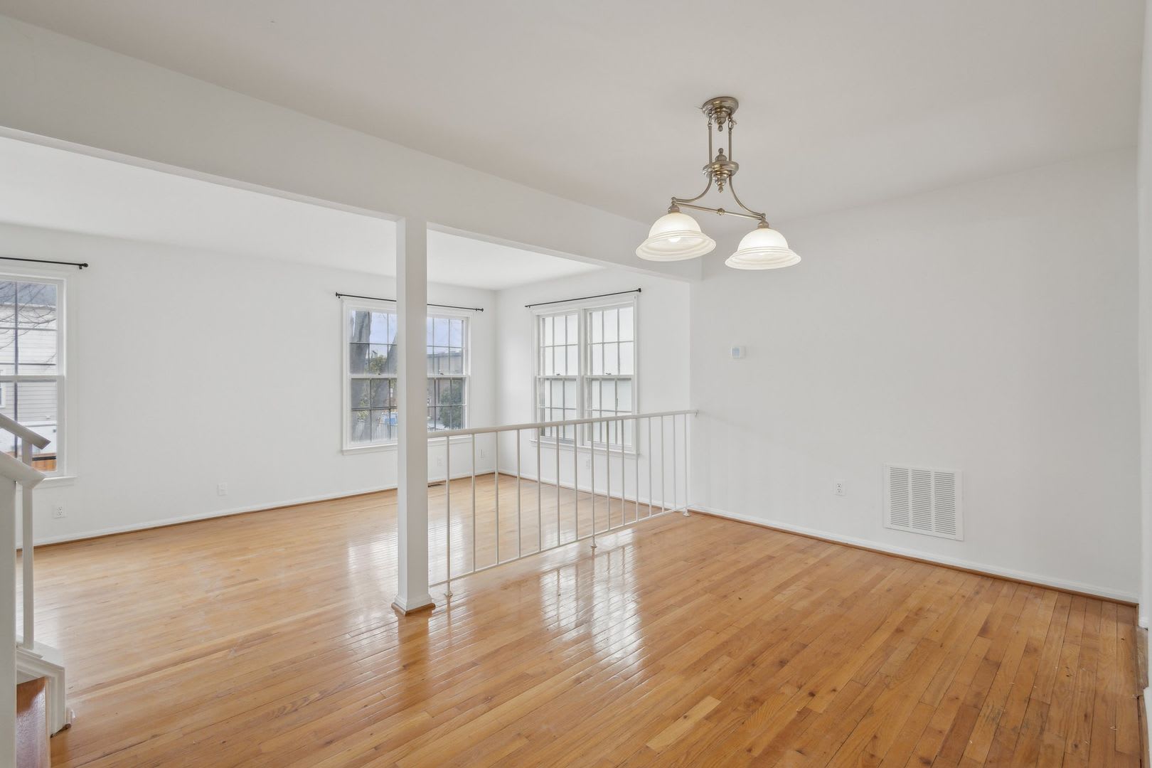 Charming & Updated Townhome in Prime Fairfax Location! – photo 5