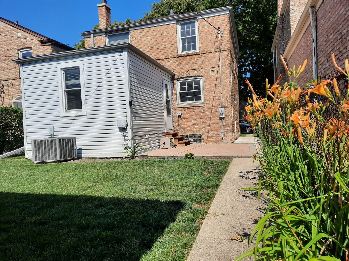 3Br/2Bath House in Evanston $3,600/m – photo 4