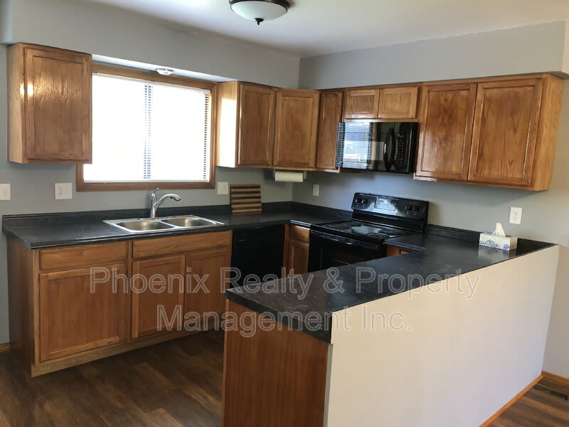 806 Sir Galahad Dr. – photo 3
