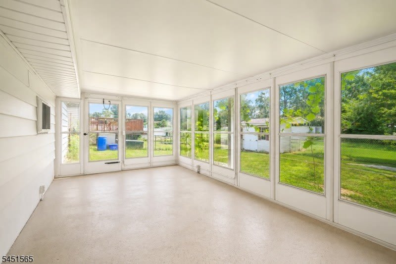 18 Deerwood Ave – photo 2