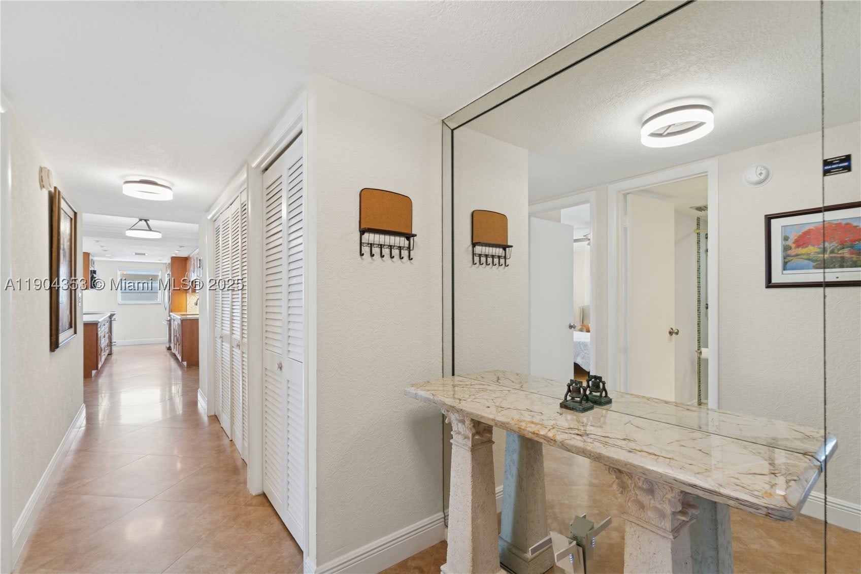 1160 Hillsboro Mile – photo 4