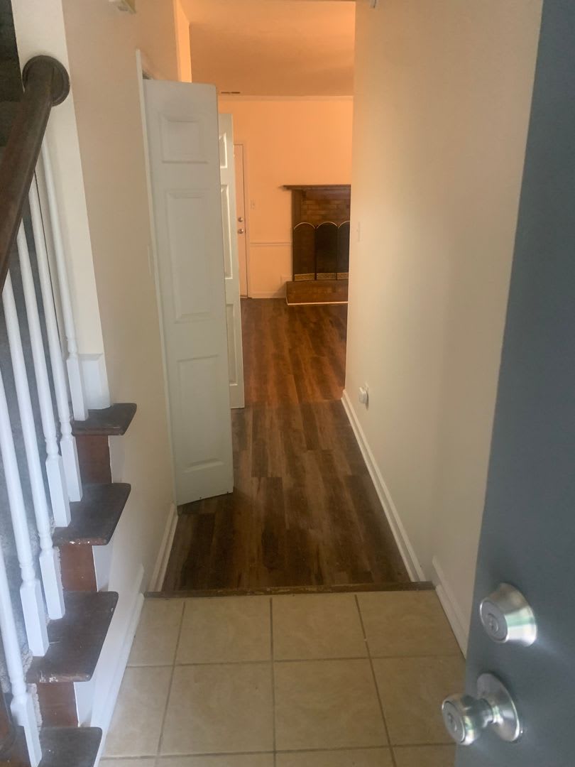 Great NW RALEIGH location-2 brm 2 bath ~ Fully equipped kitchen with microwave-deck-wood burning fireplace – photo 2