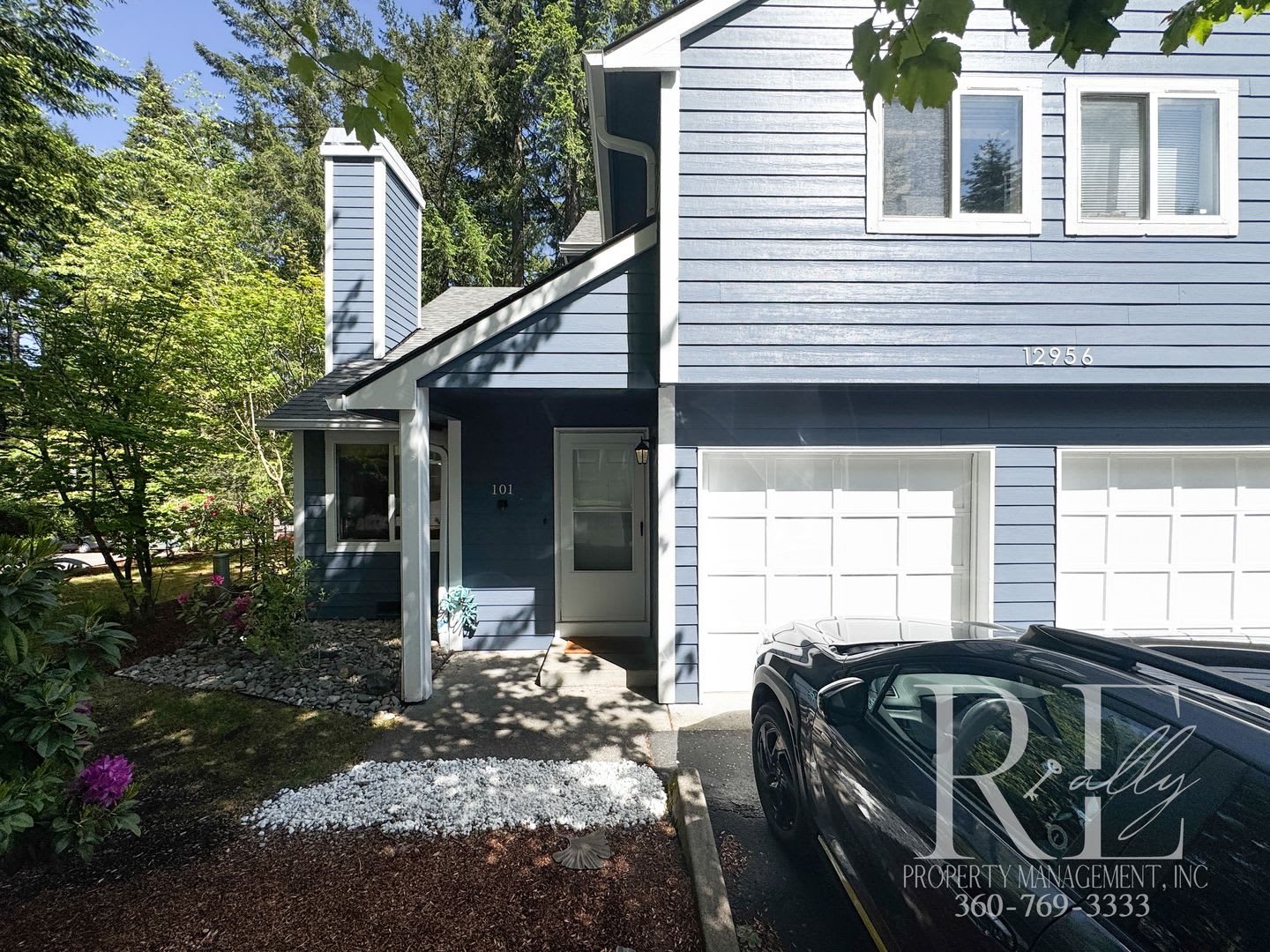 Townhome Convenience with the Feel of a Private Home – photo 2