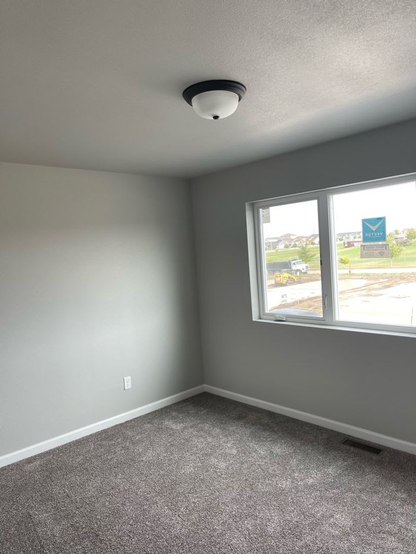 Spacious 3 Bed 2 5 Bath First Month Free – photo 2