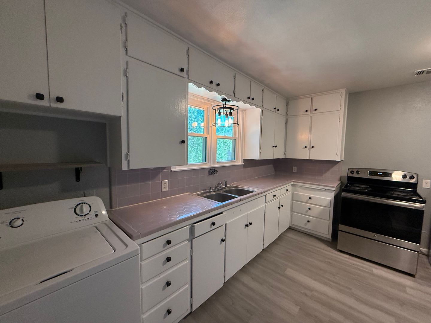 Welcome home to this beautifully updated property in a fantastic San Angelo location! – photo 2