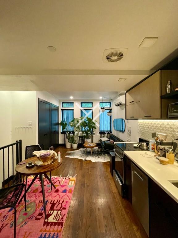 812 Saint Johns Place – photo 2