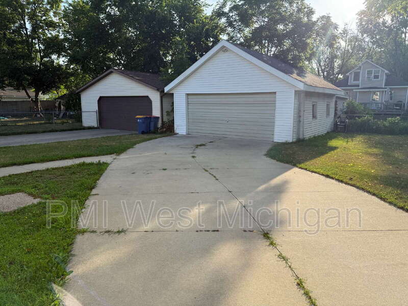 2124 Eastern Ave NE – photo 5