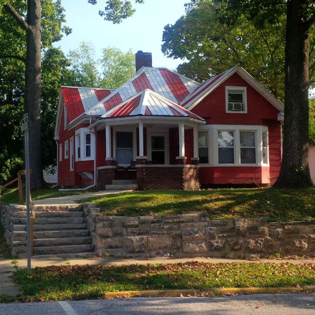 CANDY STRIPE HOME! 4 BD/2 BA – photo 1