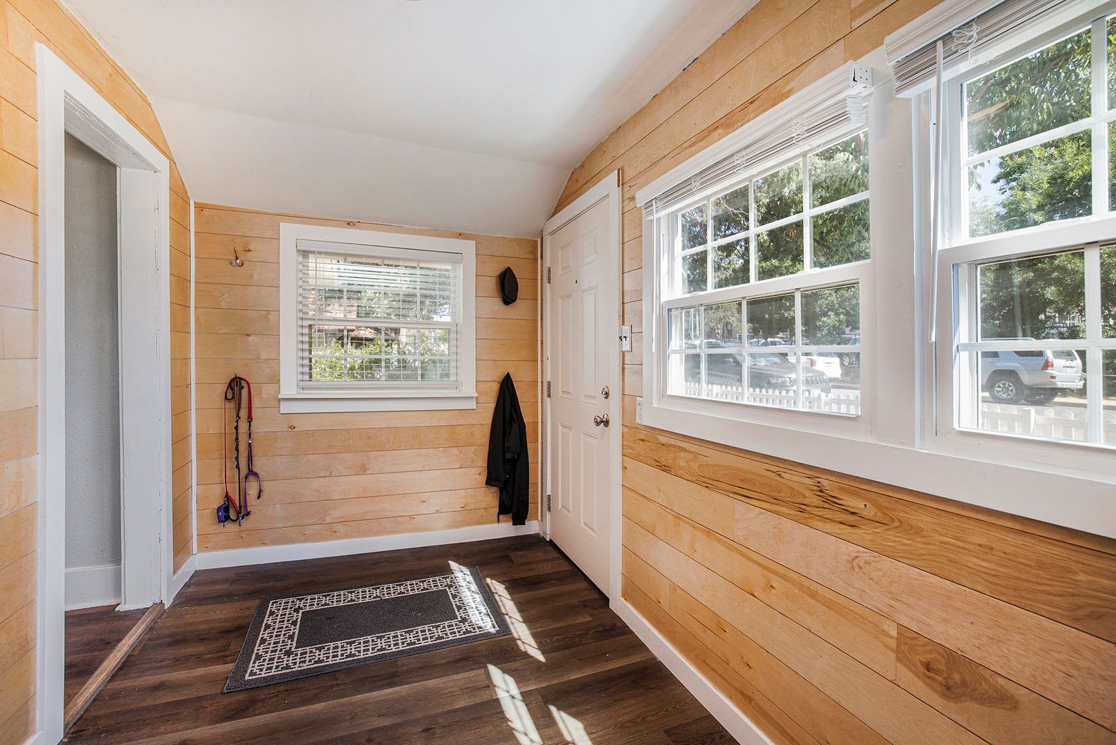 Charming 4Bed/2Bath with Huge Backyard – photo 3