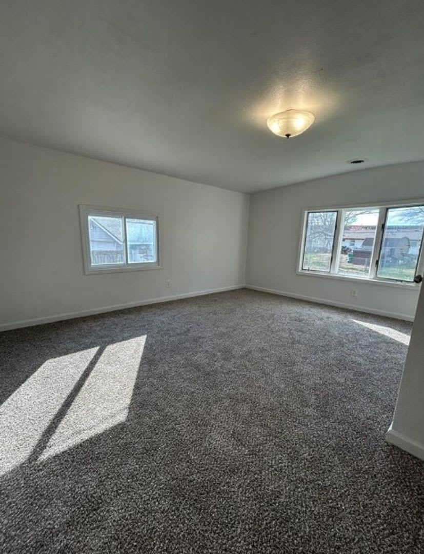 For Lease – photo 5