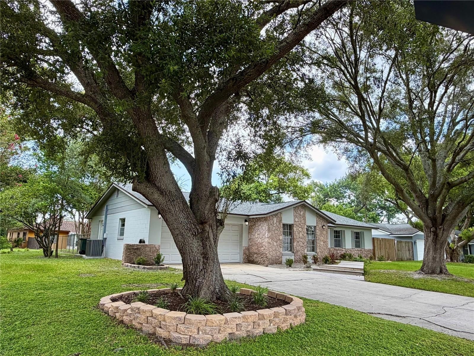1 KING ARTHUR Court – photo 2