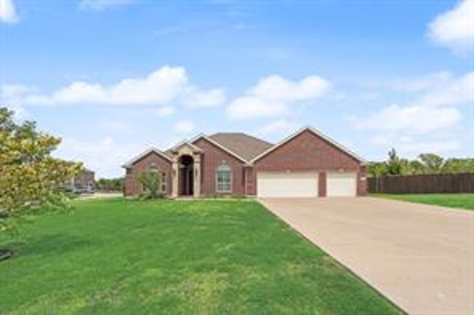 Beautiful Home in Villages of Fox Hollow – photo 2
