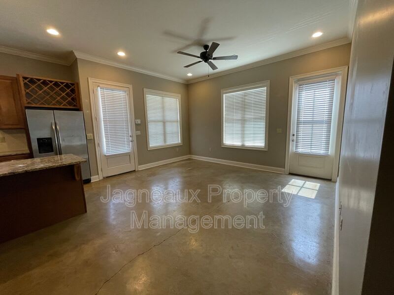 107 Hargrave Dr – photo 3