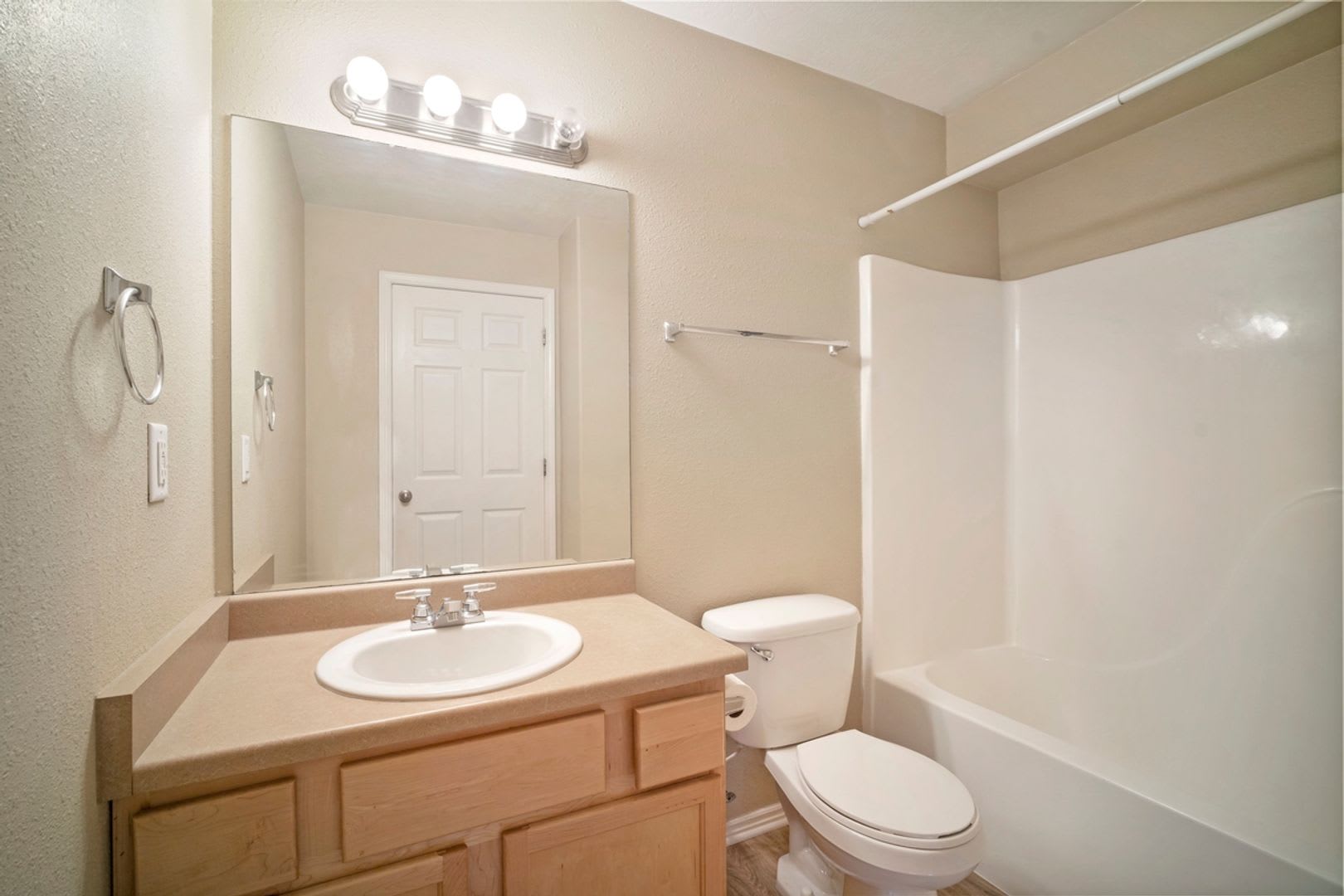 SzalsBro (3 Condo) – photo 5