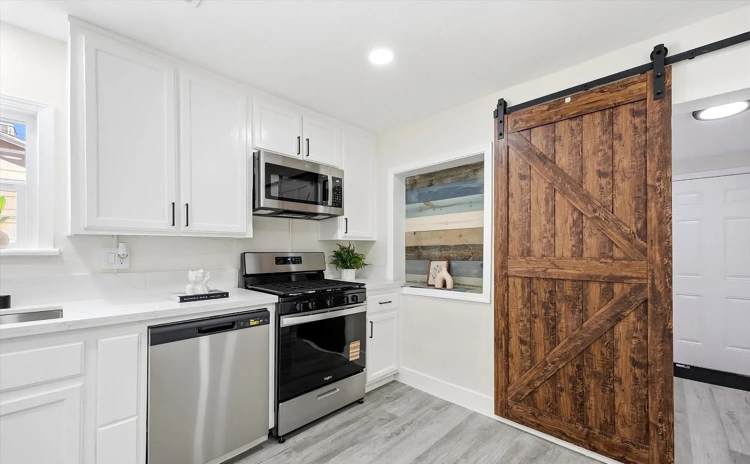 1109 Wilson Ave – photo 3
