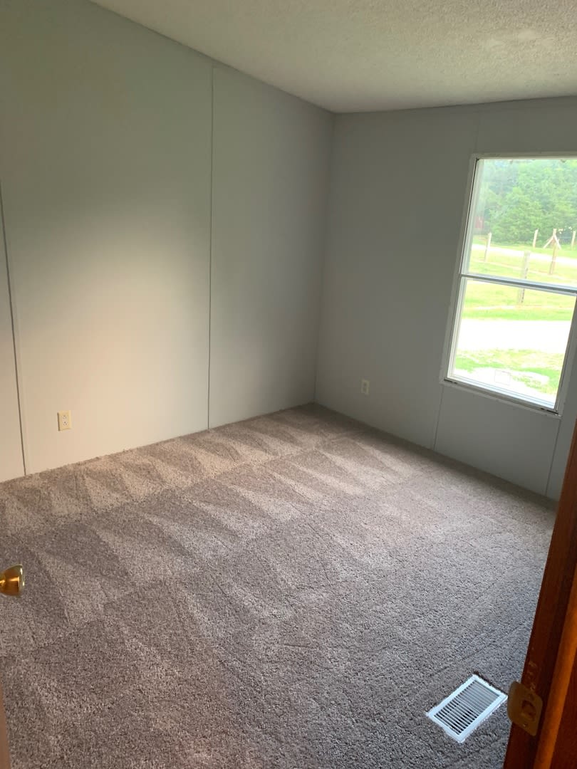 Large Four Bedroom house on nearly an acre – photo 4