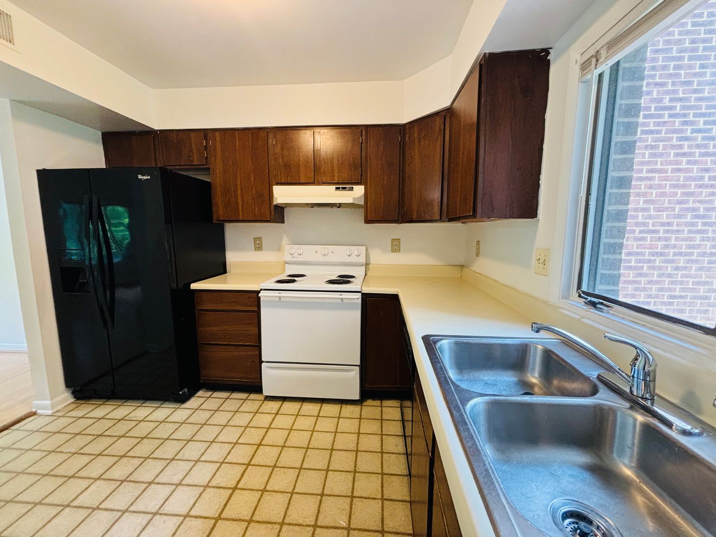 3 Bedroom 2.5 Bath Townhouse – photo 4
