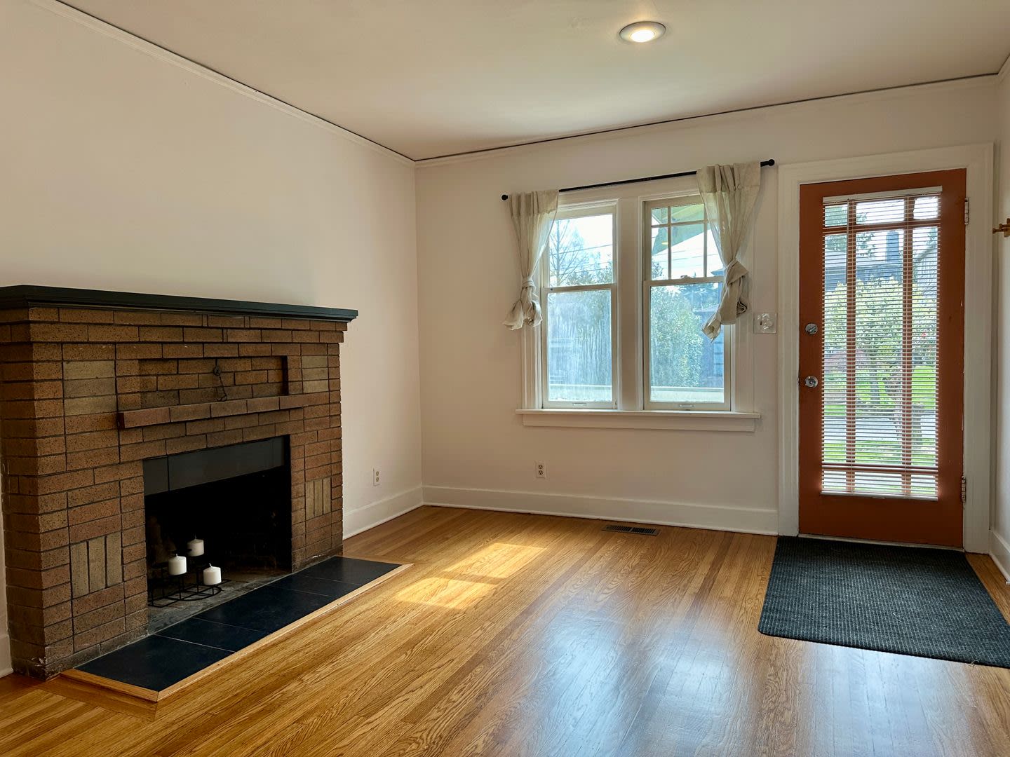Charming 4-Bedroom Home in Phinney Ridge. Pets welcome! – photo 3