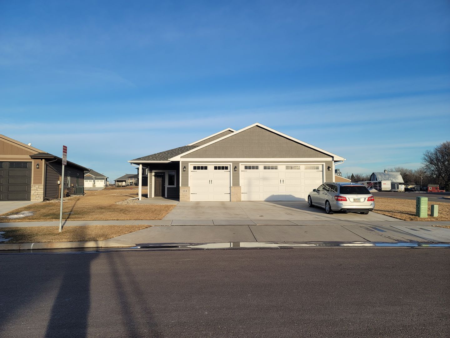 Three bedroom two bathroom triple garage house – photo 1