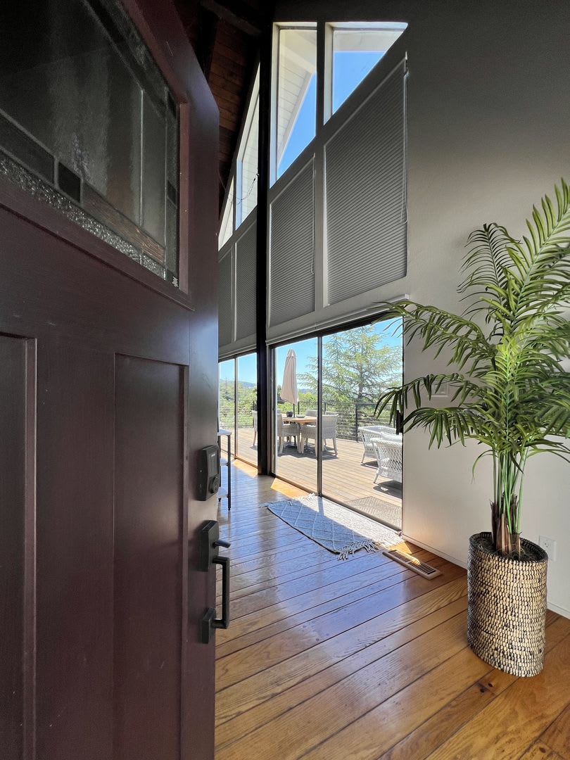 Stunning Alta Heights Hillside Home with Panoramic Views & Expansive Deck – photo 5