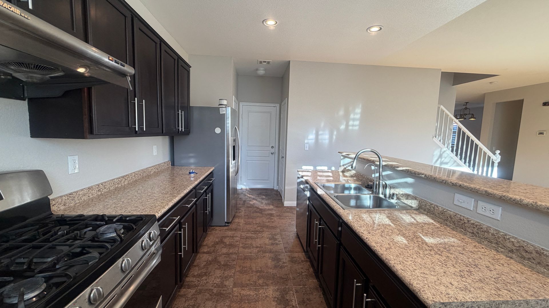 beautiful home at mountain's edge – photo 5