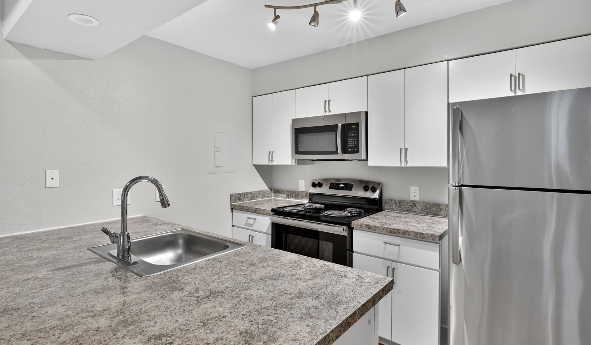 Skyview Apartments – photo 2