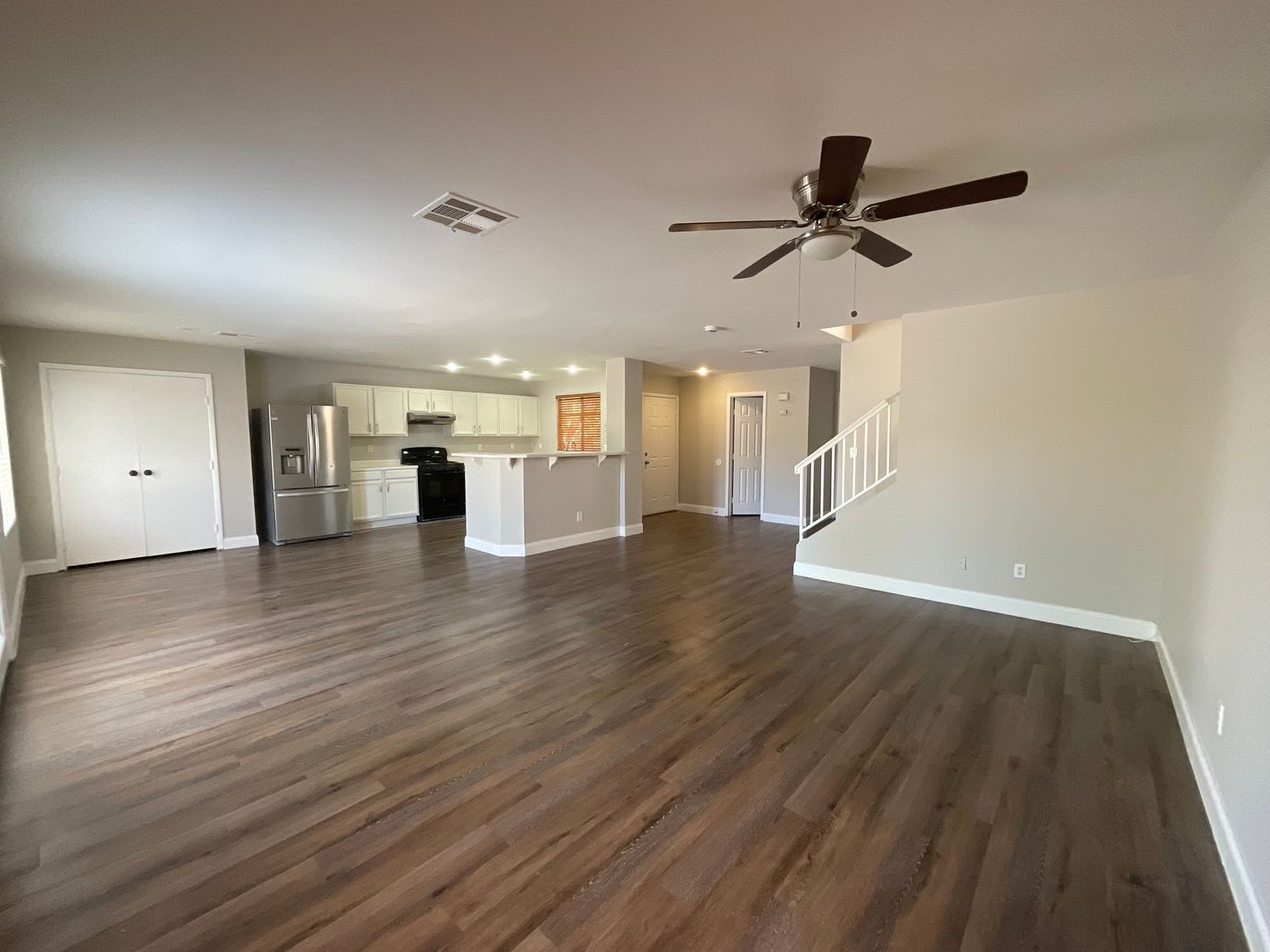 Great 1 home, 3brs, 2bth, 2cg – photo 3