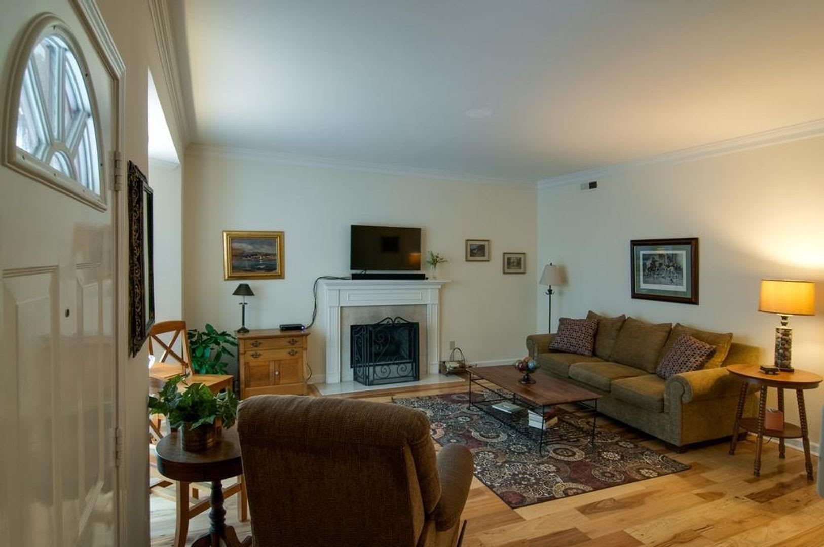Beautiful 2Br 1 5Ba Home In A Prime Location Within Walking Distance To West End And Vanderbilt University – photo 4