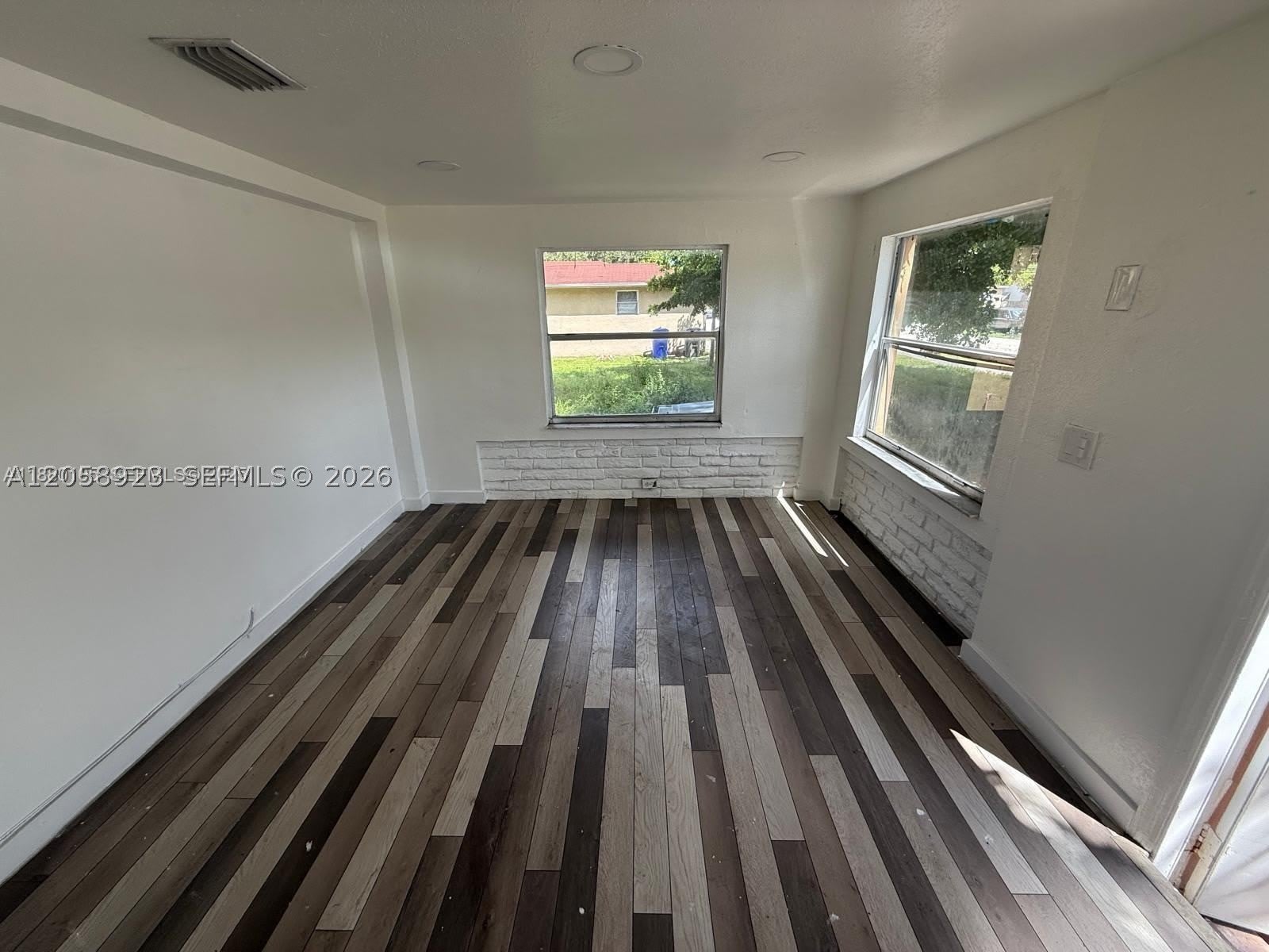 2813 Dewey St – photo 5