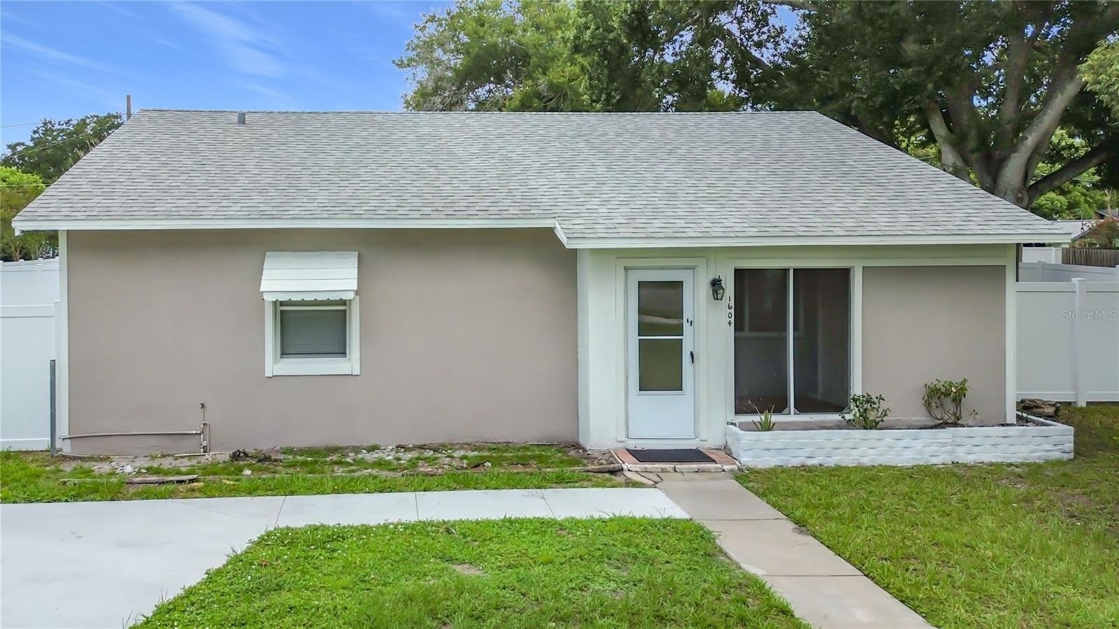 1604 MASSACHUSETTS Avenue – photo 1