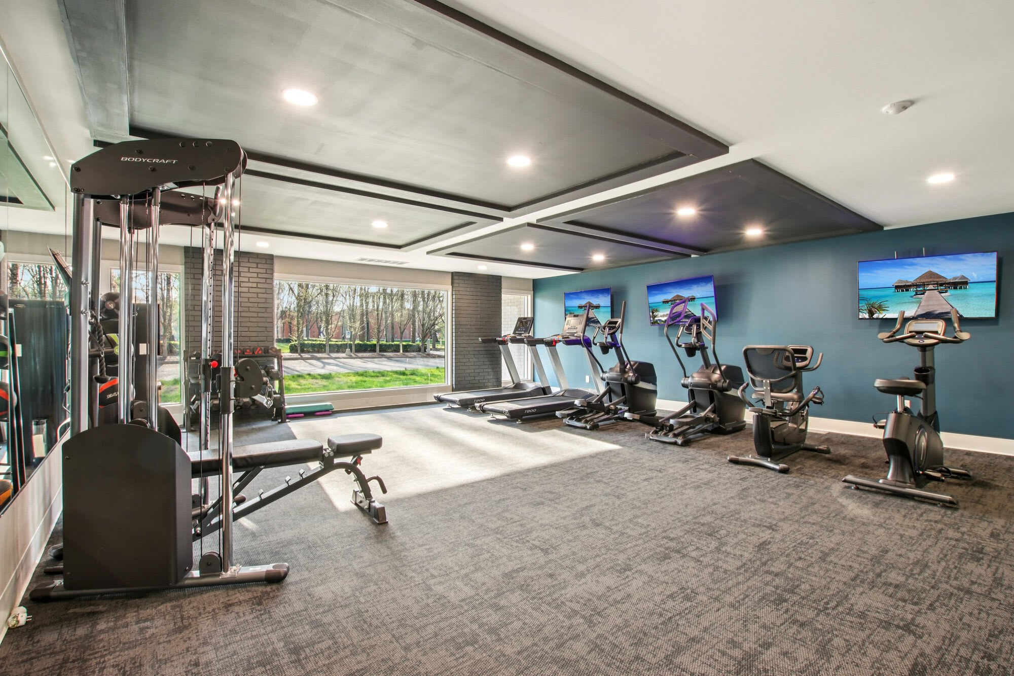 Edgewater Apartments – photo 2