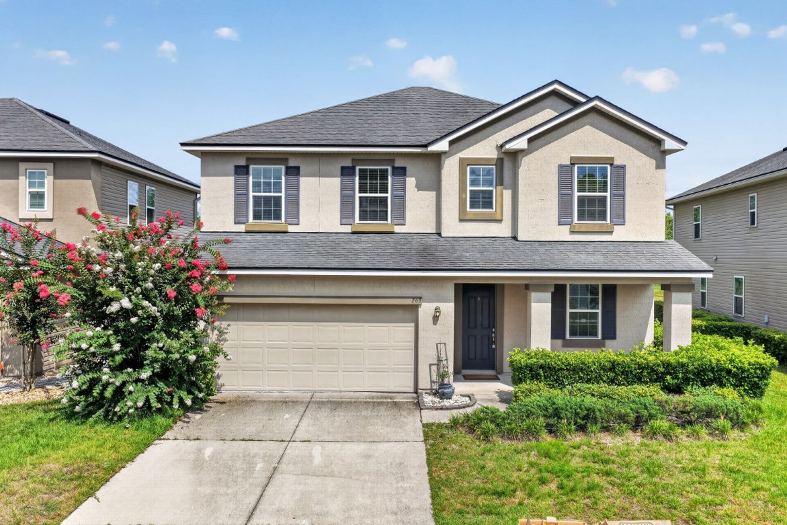 Large 4 bedroom home in Oakleaf – photo 1